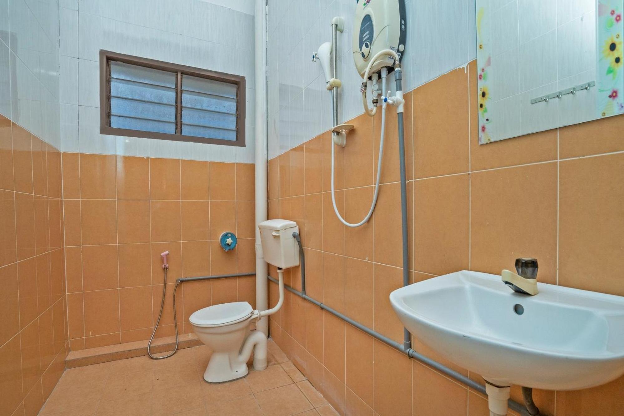 Sz Hotel Lumut Extérieur photo